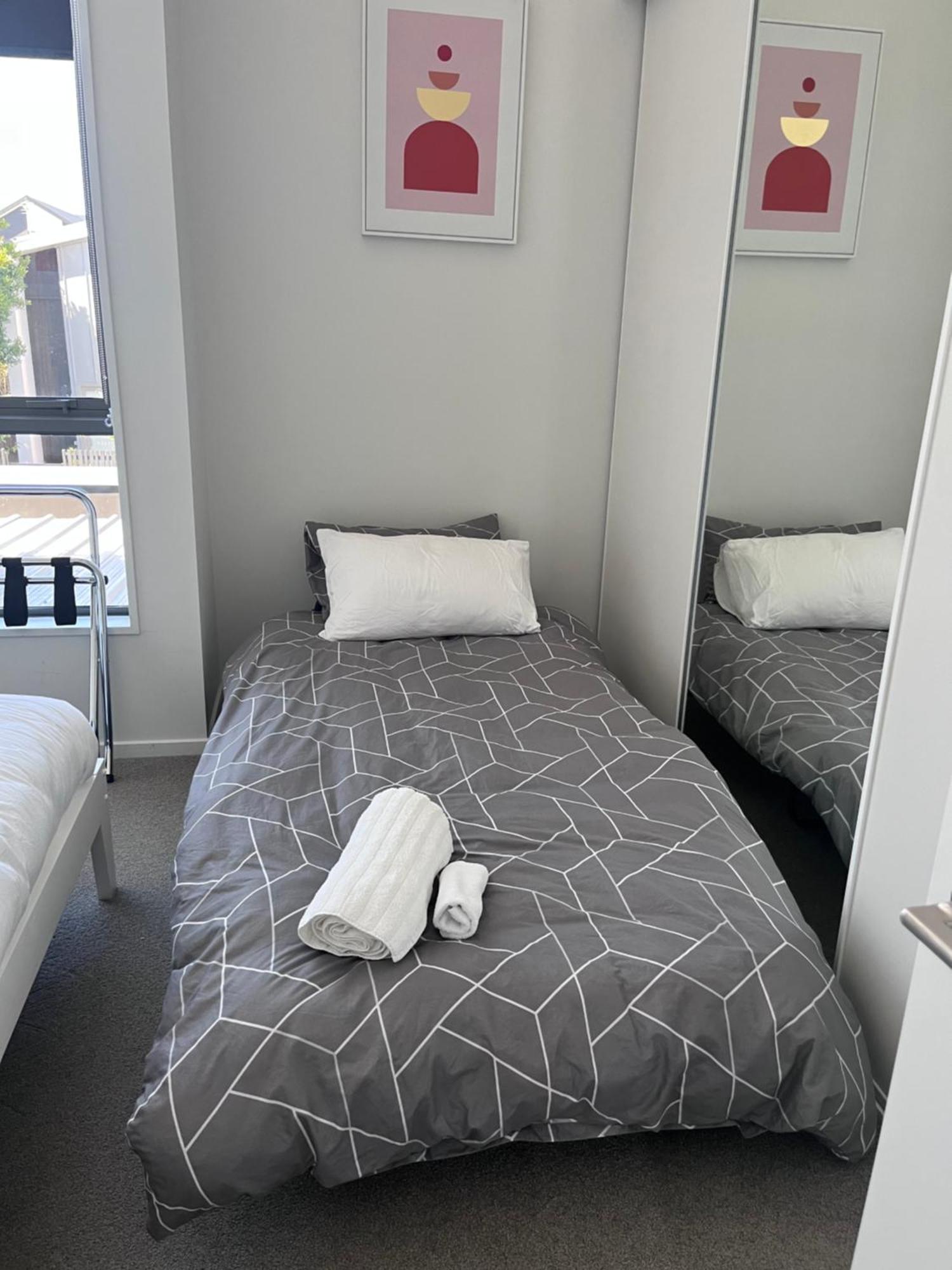 Urban Nest - Entire Townhouse And Free Parking Villa Christchurch Exteriör bild